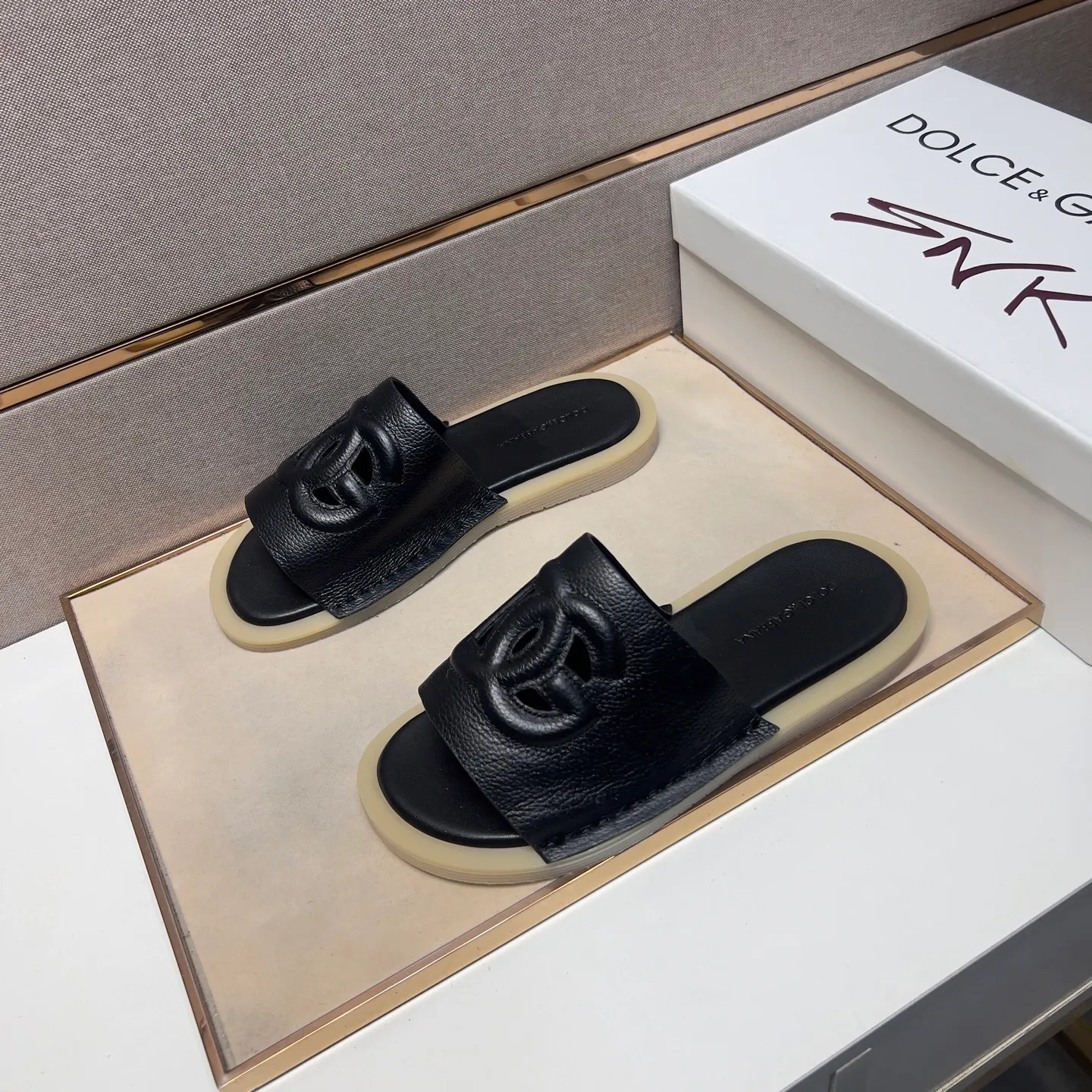 Men's men's shoes 💰pp340【DG～】Men's casual slippers 2025z cabinet sales simultaneously 🔶Size: 38-44#️⃣ 🔷2 colors🔜The upper is made of multi-material splicing➕Genuine leather lining, comfortable and breathable, sole: original comfortable, wear-resistant and non-slip outsole, ⚠️Real thing📱Photographed🎬The real thing is better📢📢📢